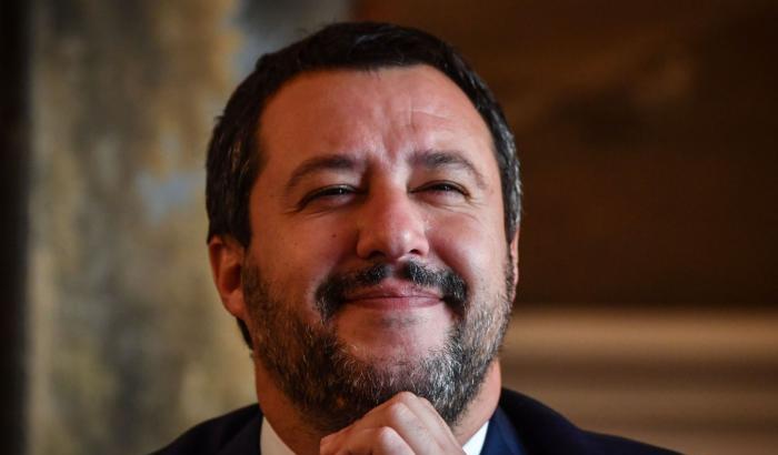 Salvini, nuovo affondo agli stranieri: "case popolari solo a chi non ha proprietà all'estero"