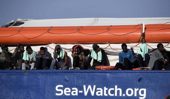 La Sea watch denuncia: il governo ci ha lasciato per giorni in una situazione precaria