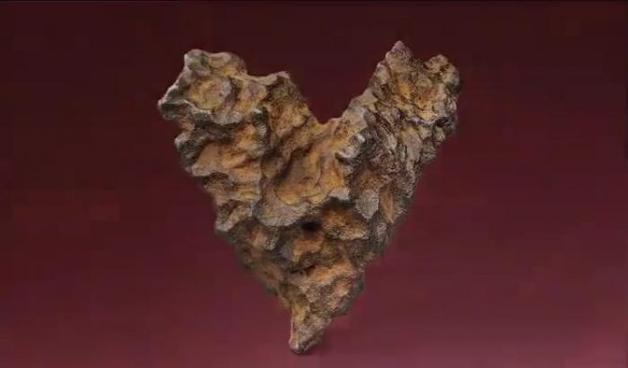 Messo all'asta per San Valentino il meteorite a forma di cuore caduto in Siberia 72 anni fa