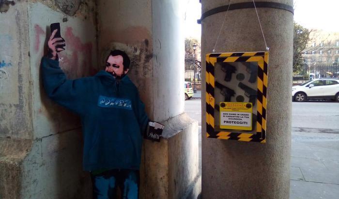La sagoma di cartone raffigurante Salvini trovata a Roma