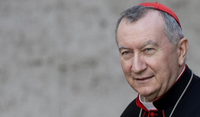 Il segretario di Stato Vaticano getta acqua sul fuoco: "Non chiediamo di bloccare il ddl Zan"