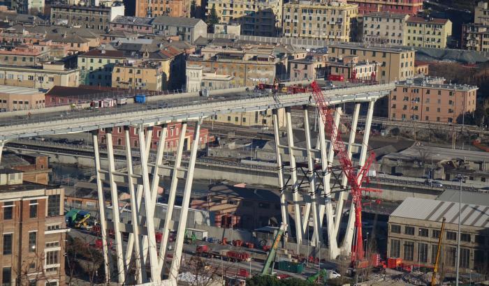 Inizia oggi la demolizione del Ponte Morandi (dopo due mesi di ritardo)