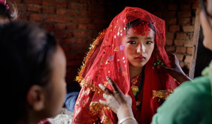 Una sposa bambina in Nepal