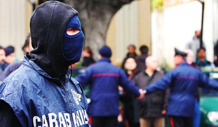 Napoli, bambini utilizzati come corrieri della coca: 12 arresti