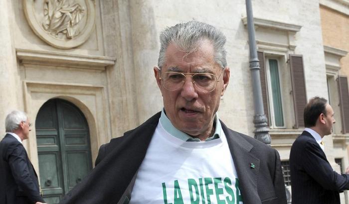 Umberto Bossi trasportato in elisoccorso in ospedale: è gravissimo
