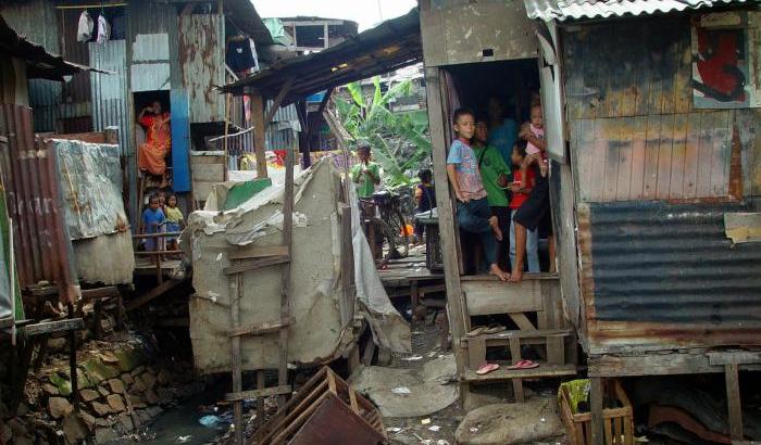 Bambini in una favela brasiliana