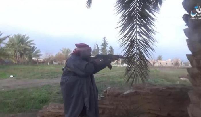 Le forze curde: "Non libereremo mai i terroristi dell'Isis ma andiamo aiutati"