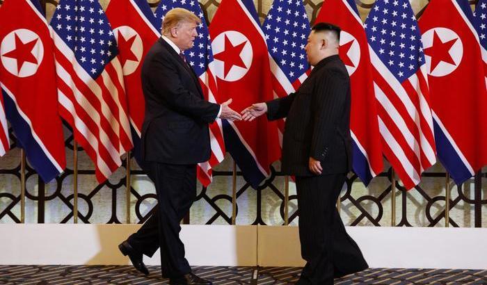 Il pericolo di una guerra nucleare si allontana: stretta di mano tra Kim e Trump