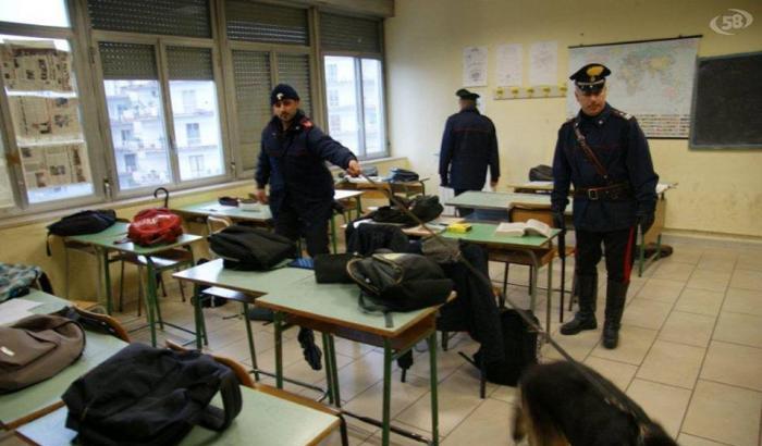 Palermo: perquisizioni a scuola, gli studenti: "la polizia intimidatoria, anche contro minorenni"