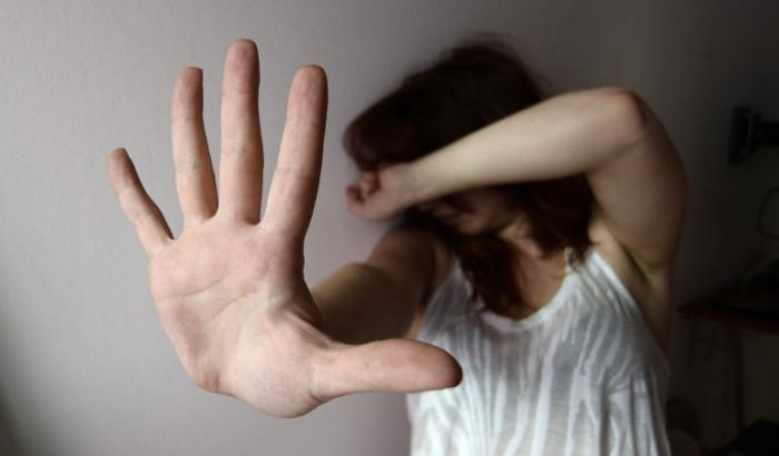 000520D8-orrore-a-palermo-picchiata-e-violentata-dai-genitori-meglio-morta-che-lesbica Orrore a Palermo: picchiata e violentata dai genitori: "Meglio morta che lesbica"