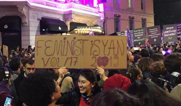 L'8 marzo di Erdogan: lacrimogeni e cariche della polizia contro le donne