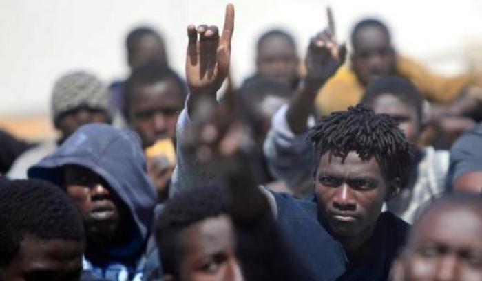 Migliaia di migranti onesti, ma i media parlano solo della mafia nigeriana: le denuncia dei parroci