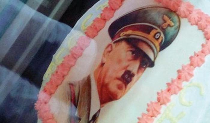 Nel giorno della Memoria, i quindicenni festeggiano con le torte di Hitler