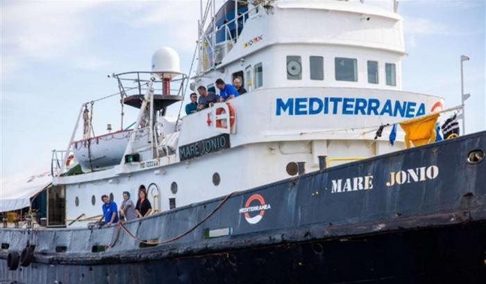 L'ordine del Viminale a Mediterranea: date i migranti ai libici