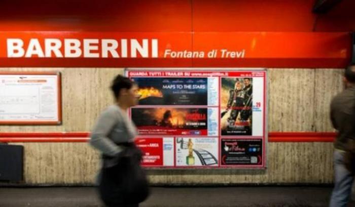 Roma sempre più a pezzi: cede un gradino della scala mobile, chiusa anche la metro Barberini