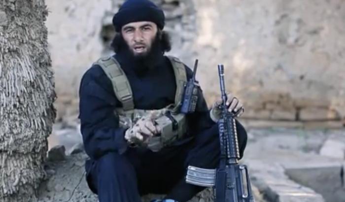 Il miliziano dell'Isis che minaccia crociati e apostati