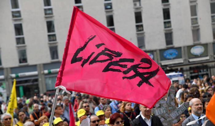 Incendiata l'auto di un'attivista di Libera, era alla testa del corteo contro la mafia