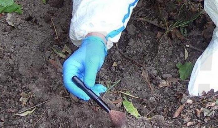 Macabro ritrovamento a Cirò: il corpo di un neonato sepolto in un giardino