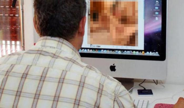 00052482-una-madre-ha-costretto-la-figlia-tredicenne-a-masturbarsi-la-donna-ha-girato-il-video-e-l-ha-mandato-in-rete Una madre ha costretto la figlia tredicenne a masturbarsi: la donna ha girato il video e l'ha mandato in rete