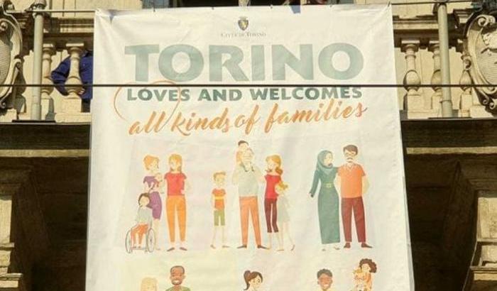Torino contro il Congresso di Verona: "Qui tutte le famiglie sono benvenute"
