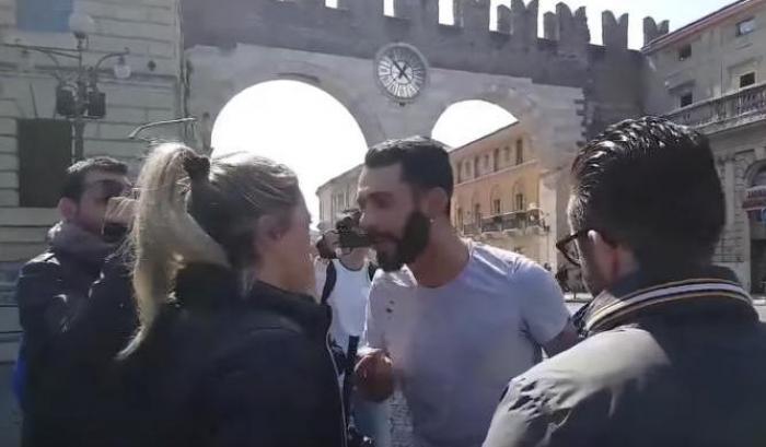 Inneggia a Salvini dopo aver fatto il saluto romano e insultato una poliziotta