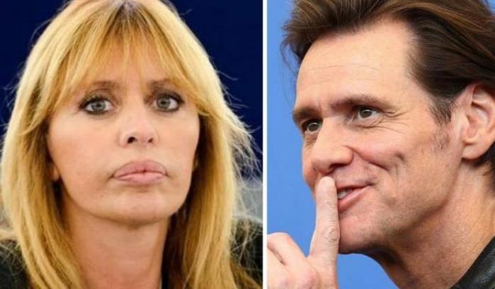 Carrey contro il fascismo e il Duce: Alessandra Mussolini la prende male