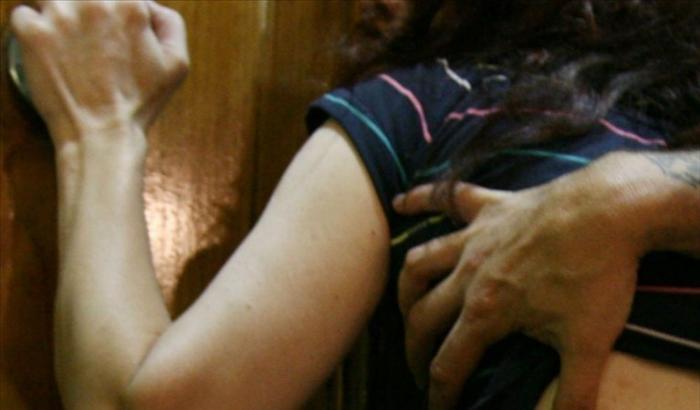 Le parole pericolose di giudice britannico: "Sesso con la moglie è un diritto, anche se non è consenziente"