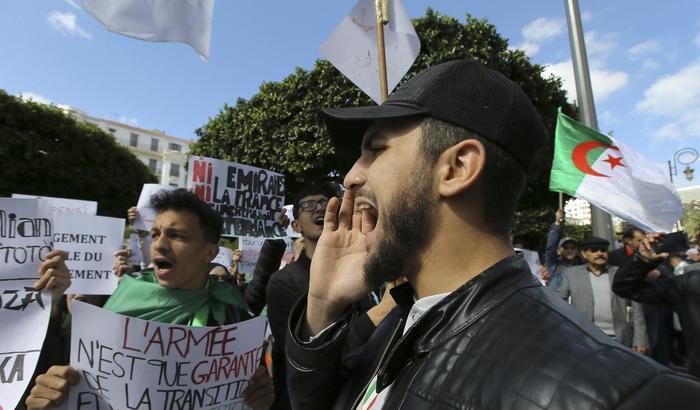 Bensalah capo di Stato ad interim: gli studenti algerini scendono nuovamente in piazza