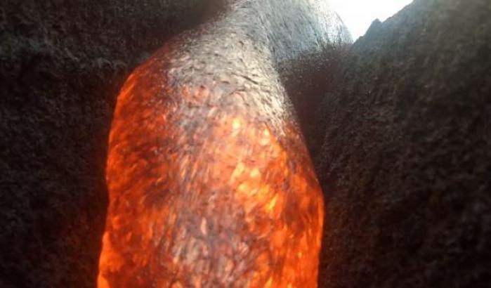 Dentro l'eruzione: lo spettacolare video di un vulcano alle Hawaii diventa virale