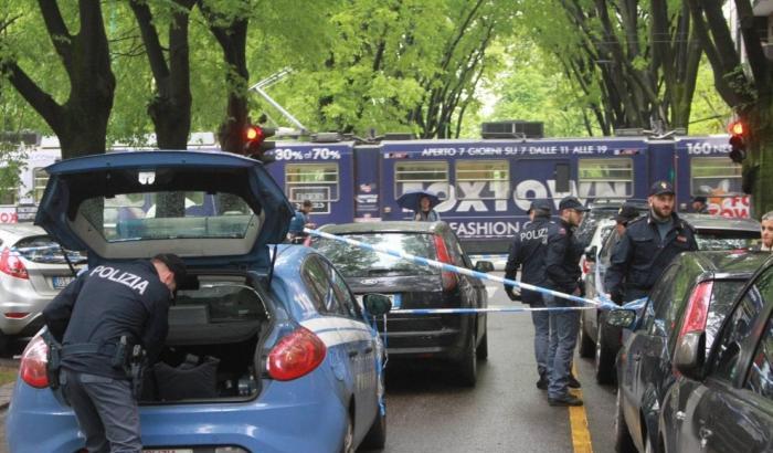 A Milano si spara in pieno giorno: agguato in via Cadore, ferito gravemente un uomo
