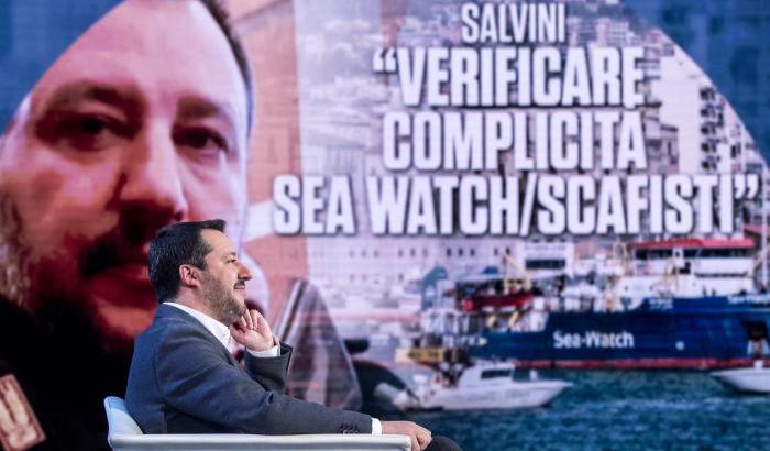 Salvini rilancia il teorema appena smentito: "Rapporti tra Ong e scafisti"