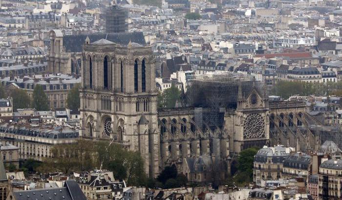 Per ricostruire Notre-Dame ci vorranno anni: indagine per disastro colposo