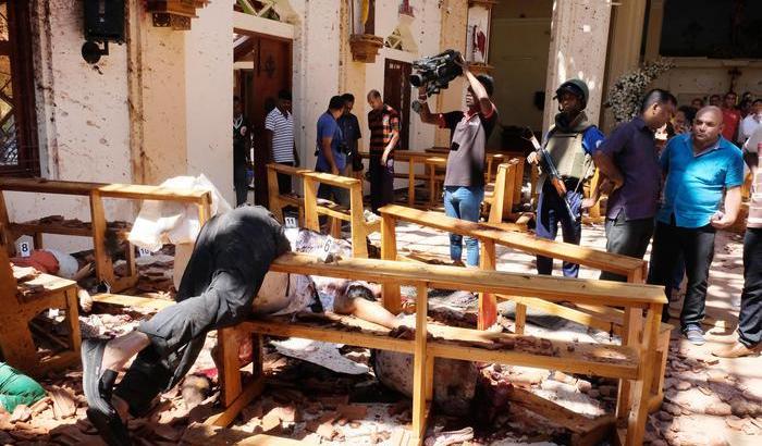 Bombe in Sri Lanka nel giorno di Pasqua: più di 200 morti in chiese e hotel