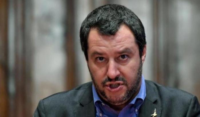 I 5 stelle in campagna elettorale ricordano all'alleato Salvini che doveva rispedire a casa gli irregolari