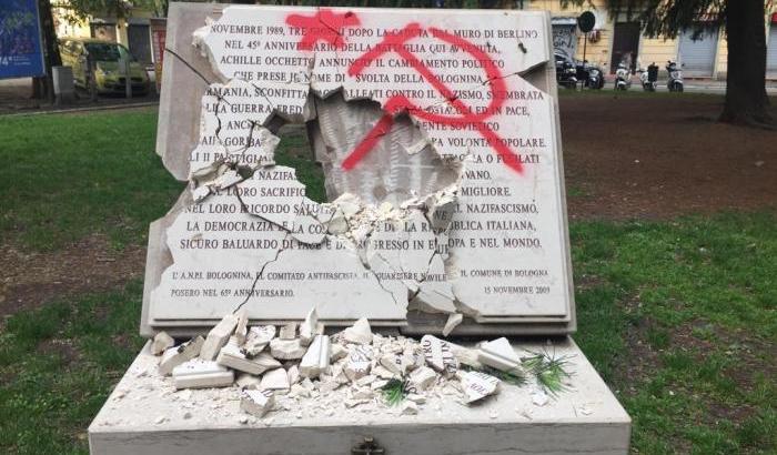 A Bologna danneggiata la lapide che ricorda 11 partigiani fucilati dai fascisti