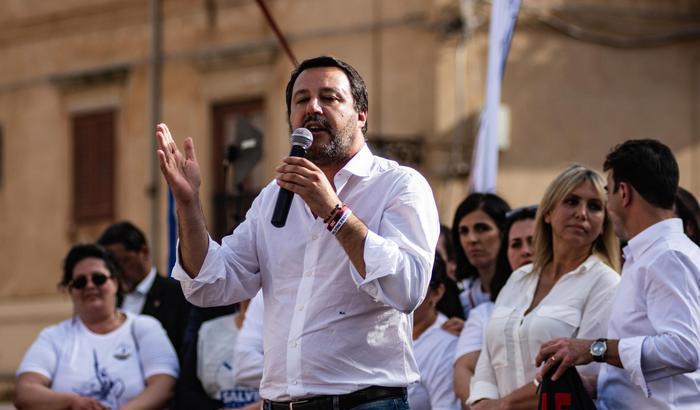 Salvini contestato a Caltanisetta: attento ancora fischia il vento