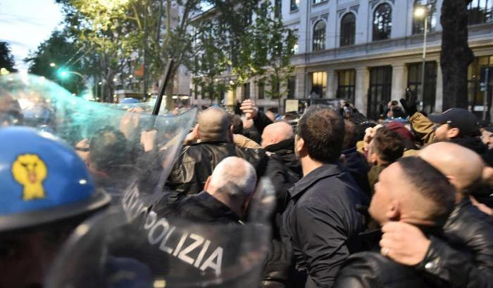 L'estrema destra commemora Ramelli: scontri con la polizia a Milano