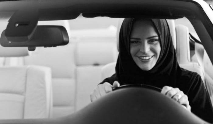 La finta emancipazione delle donne saudite: c'è un'app con cui i mariti le controllano