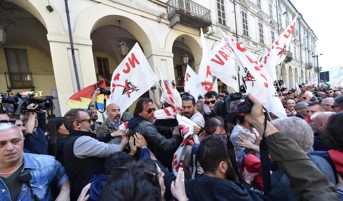 L'Italia marcia per il 1°maggio: ma più che una festa sono scontri e rabbia