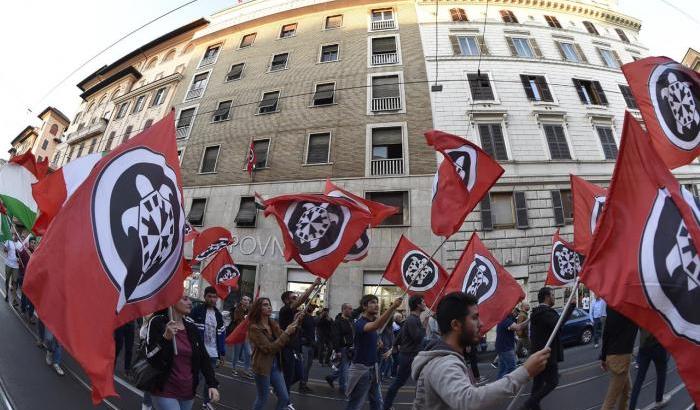 Pd contro Salvini: "Protegge CasaPound e i danni li fa pagare allo Stato"