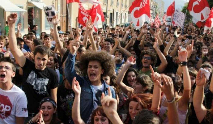 Gli studenti di Viterbo in piazza contro la violenza sulla donne