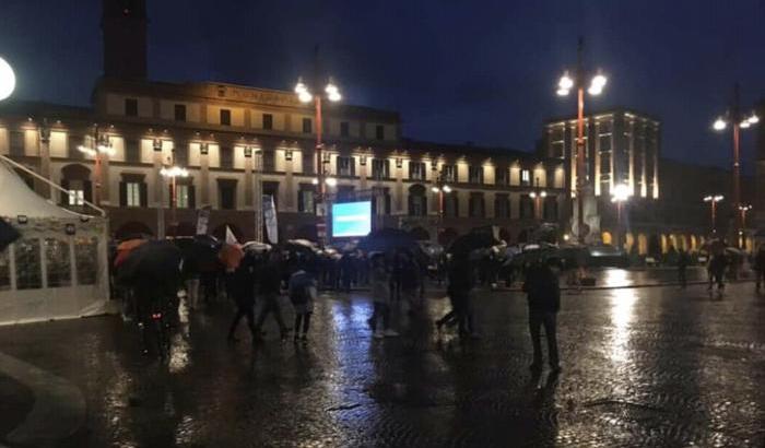 Salvini a Forlì: piazza deserta mentre la gente urla "siamo tutti antifascisti"
