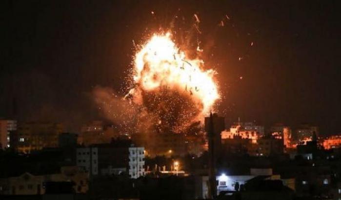 Orrore a Gaza: una neonata di 14 mesi muore sotto le bombe israeliane