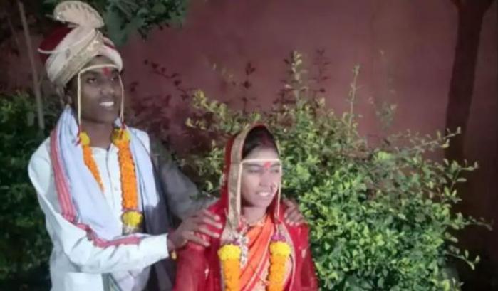 Sposa un uomo di casta inferiore e il padre la brucia viva: orrore in India