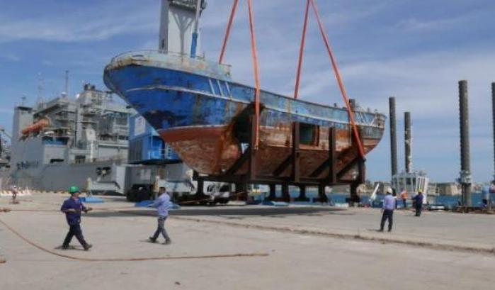 'Barca Nostra', diventa un'installazione alla Biennale il peschereccio in cui morirono 700 migranti