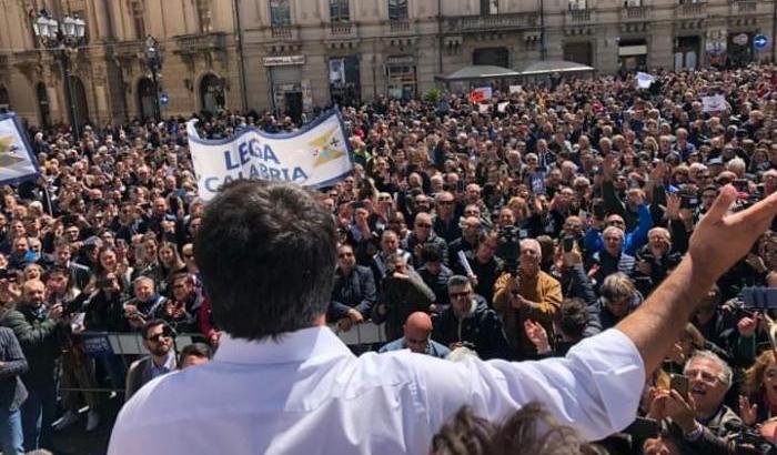 Dopo il fascismo Salvini sdogana il turpiloquio: a Catanzaro comizio pieno di parolacce