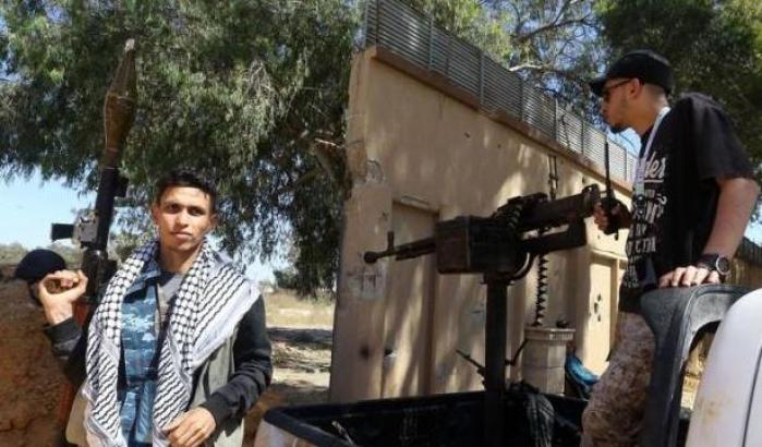 Raid di Haftar a ovest di Tripoli: 3 civili morti sotto le bombe