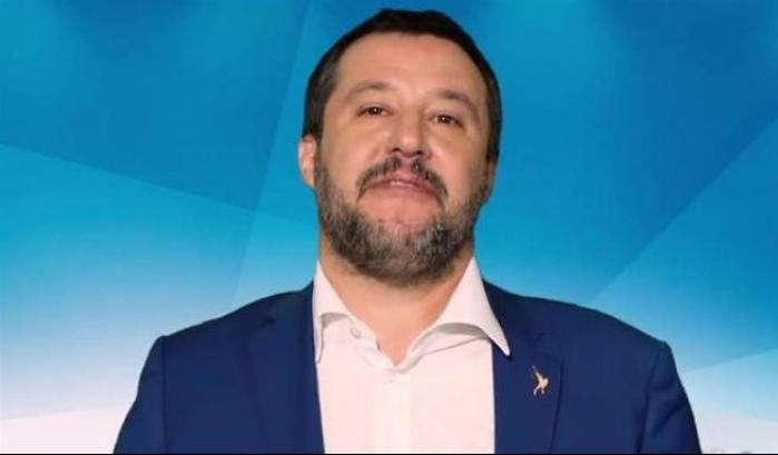 Salvini in preda al delirio di onnipotenza: "In Italia si entra con il mio permesso"