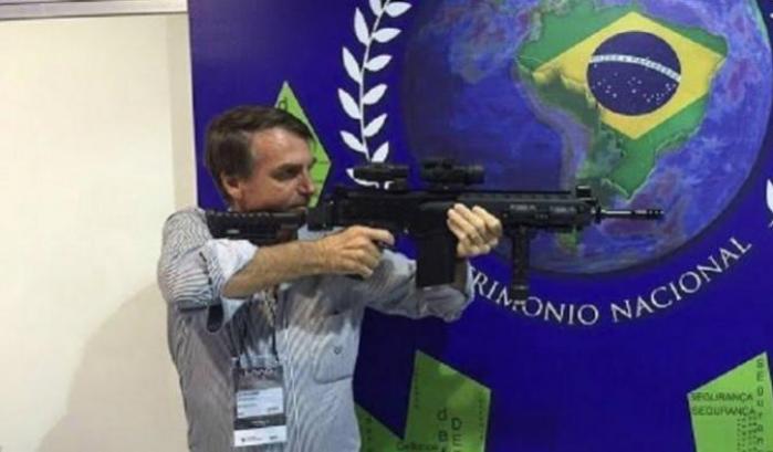 Più armi per tutti: il fascista Bolsonaro porta la guerra in Brasile