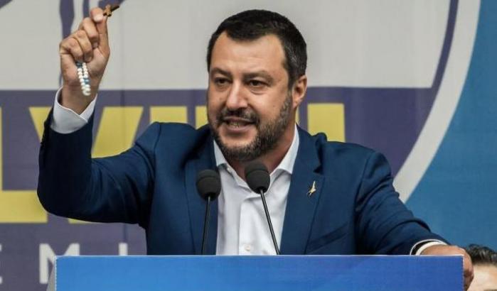 00052D5A-salvini-con-il-rosario Salvini con il rosario